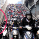 Ilustración para el artículo titulado Todas las teorías del equipo de Gizmodo en Español sobre el misterioso hombre del palo en moto